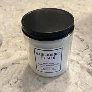 Rain Kissed Petals Single Wick Candle